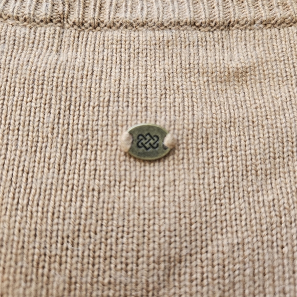Sherpa Adventure Gear tan v neck sweater with fair isle sleeves small - Picture 5 of 5